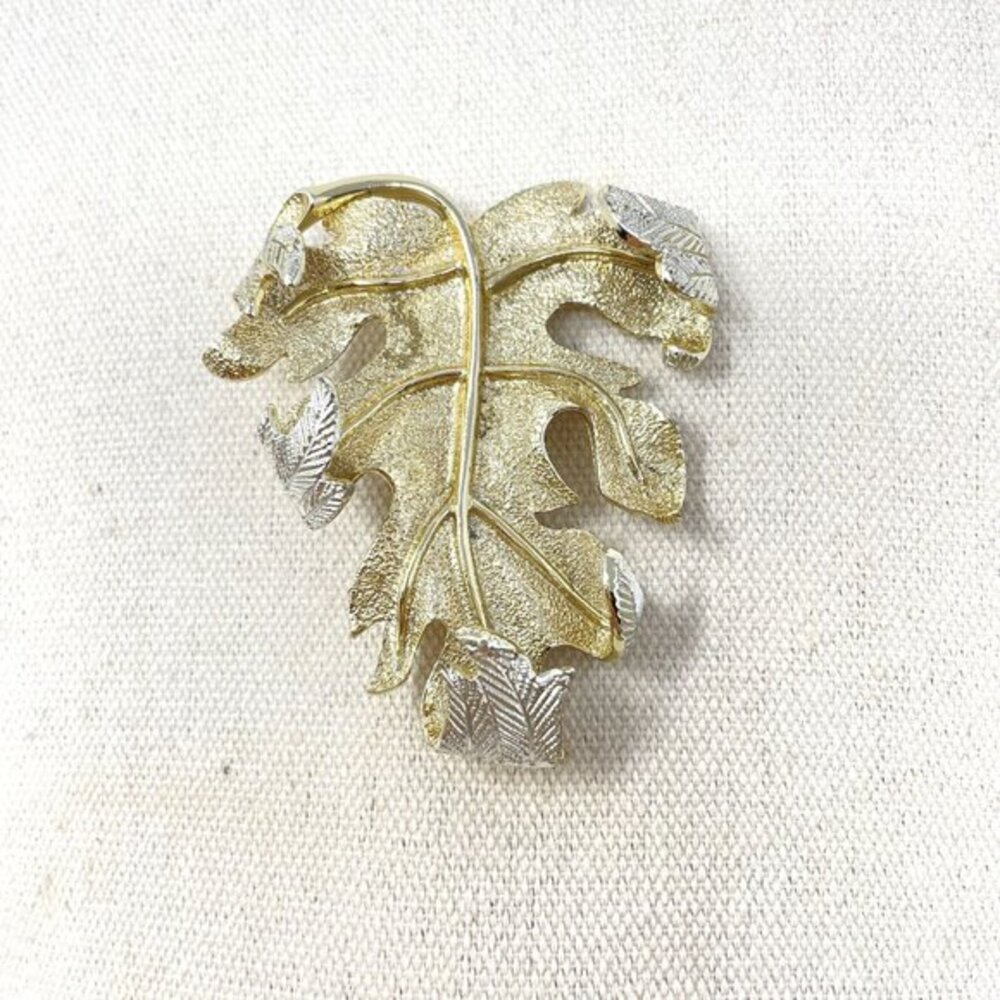 Sarah Coventry Vintage Gold-Tone Leaf Brooch Pin‎ Classic Simple Minimal